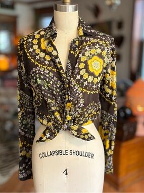 Womens Button-Front Floral Tie Shirt - Yellow on Black